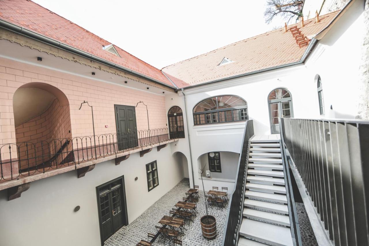 Ruttner Haz Albergue Veszprém Exterior foto